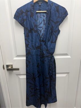 Banana Republic Navy and Blue Floral Wrap Midi Dress Size 4 EUC
